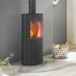 Königshütte Draco M Kaminofen 5 kW – Moderner Holzofen aus schwarzem Stahl mit großer Sichtscheibe