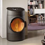 Austroflamm Clou Pelletofen – Design-Pelletkamin mit 10 kW, runder Sichtscheibe & innovativem Drehregler