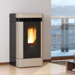 Pelletofen Extraflame Lucia 12,1 kW – Keramikofen in Cremeweiß mit WLAN, Auto-Reinigung & hoher Effizienz