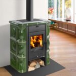 Haas+Sohn Tirol Kaminofen – 6,3 kW | Klassischer Keramik-Kachelofen mit 24h-Dauerbetrieb & Holzfach