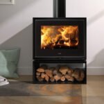Kunst Stoves Wengue Store 2.0 Kaminofen – 5,8 kW | Effizienter Holzofen mit Panoramascheibe und Holzfach