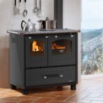 La Nordica Family 4,5 Küchenofen 7,5 kW – Holzkochherd mit Backofen & großer Gusseisen-Kochplatte