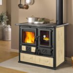 La Nordica Rosa Reverse 2.0 – 8,2 kW Küchenofen mit Keramikverkleidung & 28-Liter-Backfach